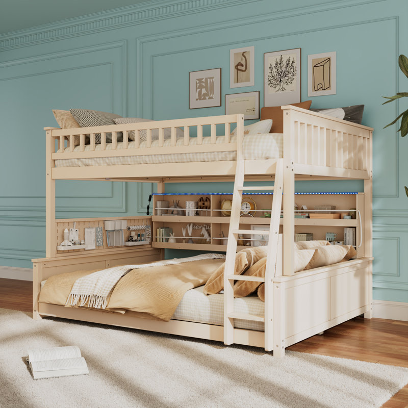 Lit superposé double au-dessus de grand lit double avec tablettes intégrées, lumières à changement de couleur et panneau perforé, beige