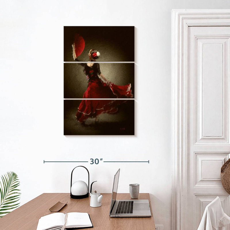 Enn The Red Fan, H 32 po x l 20 po