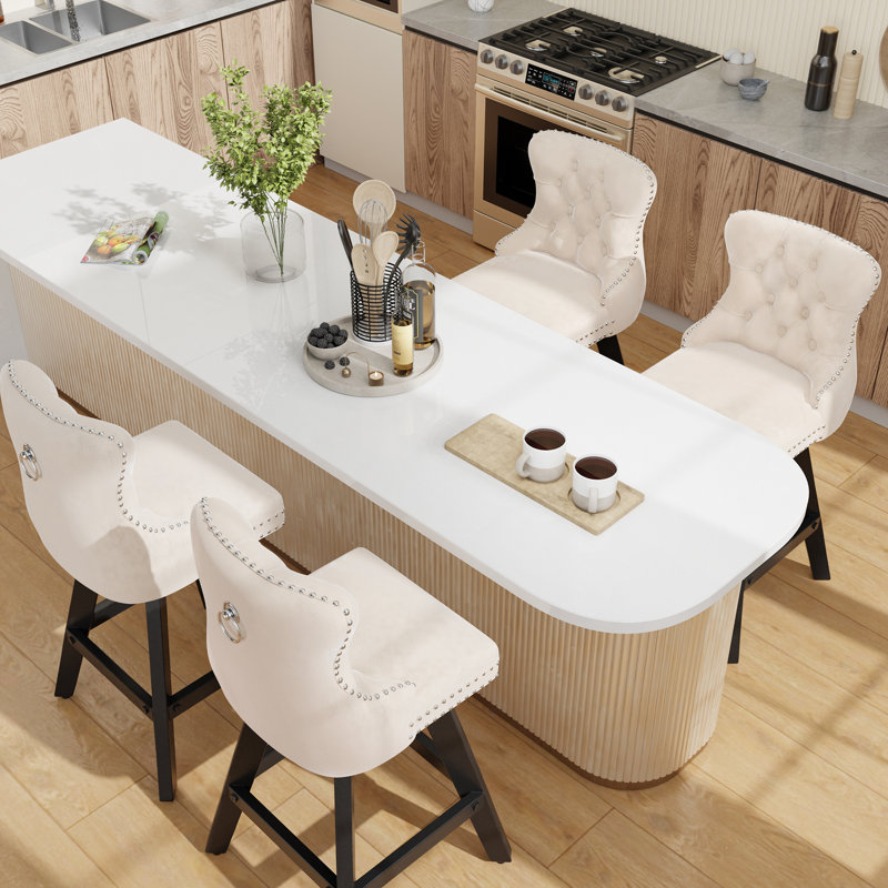 Ensemble de 4 tabourets de bar en bois touffeté et pivotant en velours, Beige