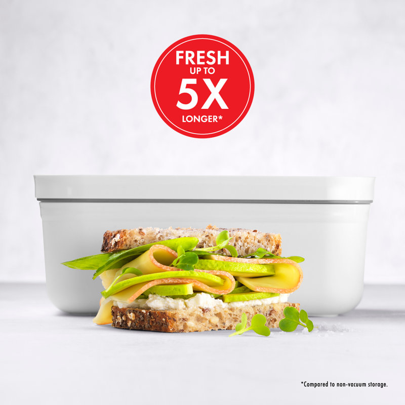 32.6658 oz. Food Storage Container