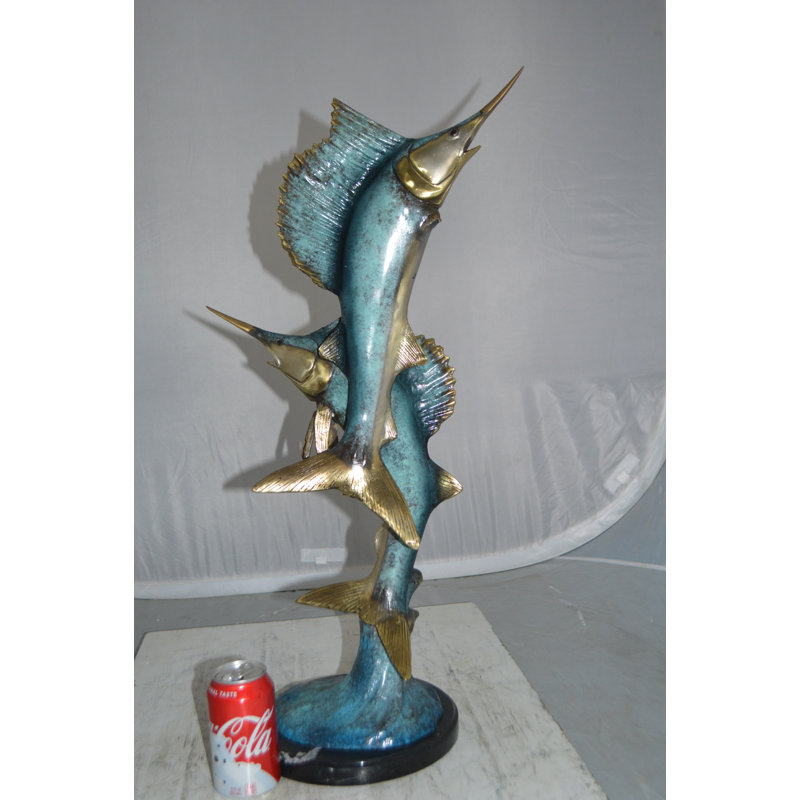 Statue de deux voiliers sautant dans l'eau - Taille: L 13 po x l 6 po x H 28 po.