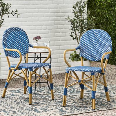 Chaise bistro française Eminent avec des dimensions de 20,96 pouces de profondeur, 22,08 de largeur et 35,19 de hauteur pour les activités extérieures