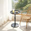 Table de bout en métal avec hauteur réglable, table d'appoint peu encombrante pour le salon, la chambre à coucher, le balcon, le bureau, l'intérieur et l'extérieur, table à boissons ronde moderne avec rebord surélevé et finition facile à nettoyer