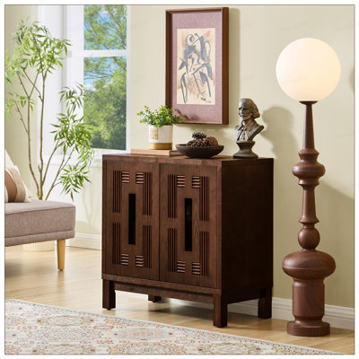 Buffet Mid-Century moderne avec conception ajourée sculptée, tablette réglable et rangement spacieux pour une utilisation polyvalente dans plusieurs pièces