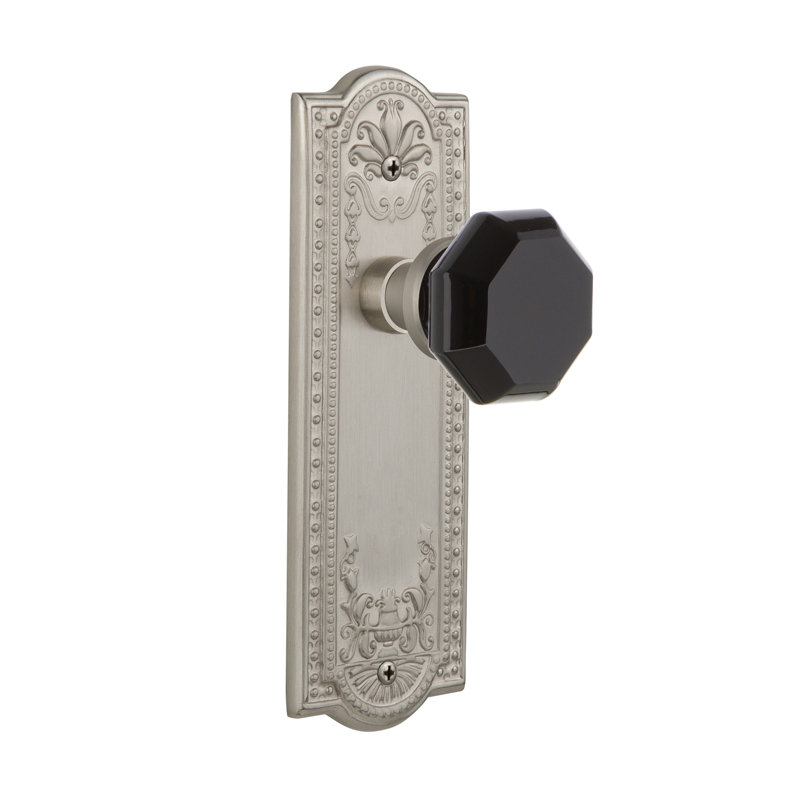 Plaque Meadows avec bouton de porte Waldorf noir, Nickel satiné, 2 3/4 po