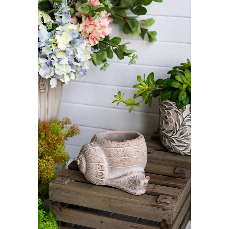 Jardinière décorative en sable et ciment 21 x 18 x 12 cm, fini beige, idéale pour les maisons de style bord de mer, aspect rustique texturé.