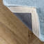 Tapis bleu / blanc en laine touffeté à la main Mather-2086668980