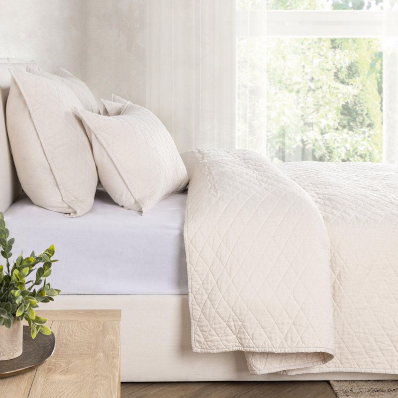 Vintage Lana Quilt, Queen Quilt + 2 Shams