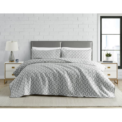 DESIGN STUDIO Torino Geo Soft Woven Matelasse Reversible Jacquard Cotton Blend Quilt Set