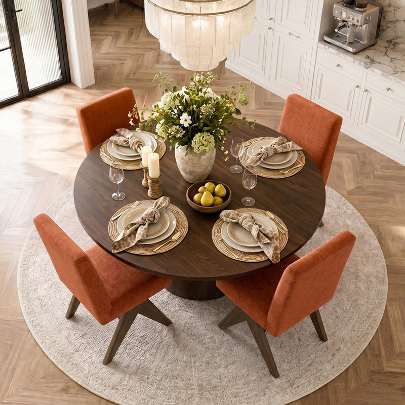 Ensemble de table de salle à manger 4 personnes Sueann avec table ronde unie et 4 chaises rembourrées, Terra