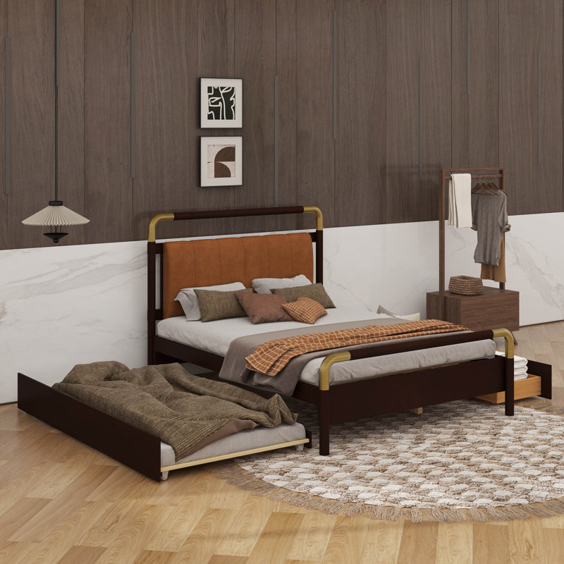 Grand lit plateforme en bois offrant des options de rangement, y compris 2 grands tiroirs et un lit gigogne coulissant, Noyer