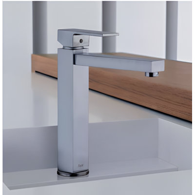 Piralla Dax Kitchen Faucet