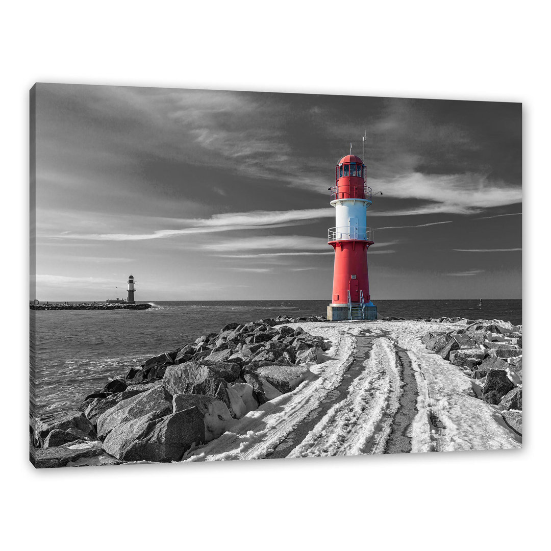 Leinwandbild Pier Towers in Warnemünde in Winter