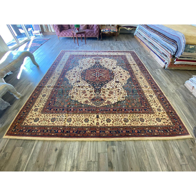 Tapis Oushak rétro vieilli de conception unique 11 pi x 12 pi One-of-a-Kind Anatolian