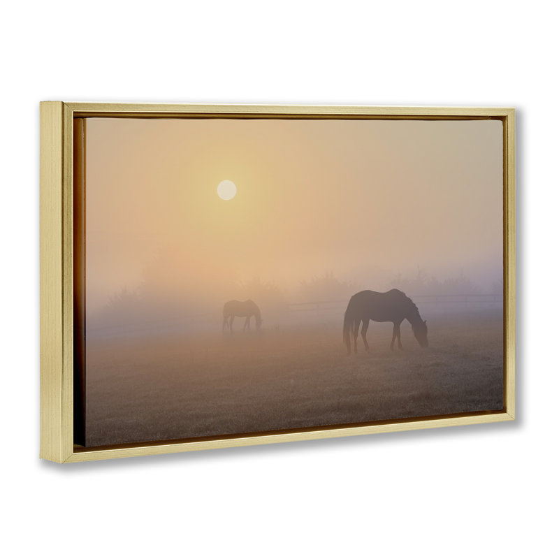 «Misty Sunlit Horses Floater» par Marty Hulsebos, Cadre flottant métallique doré, H 17 po x l 25 po