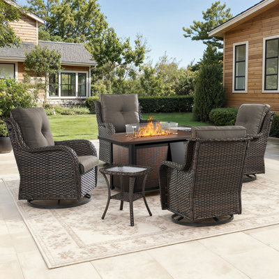 Ensemble d'osier d'extérieur 7 pièces avec 4 chaises berçantes pivotantes et table de foyer d'extérieur 55 000 BTU Wendye