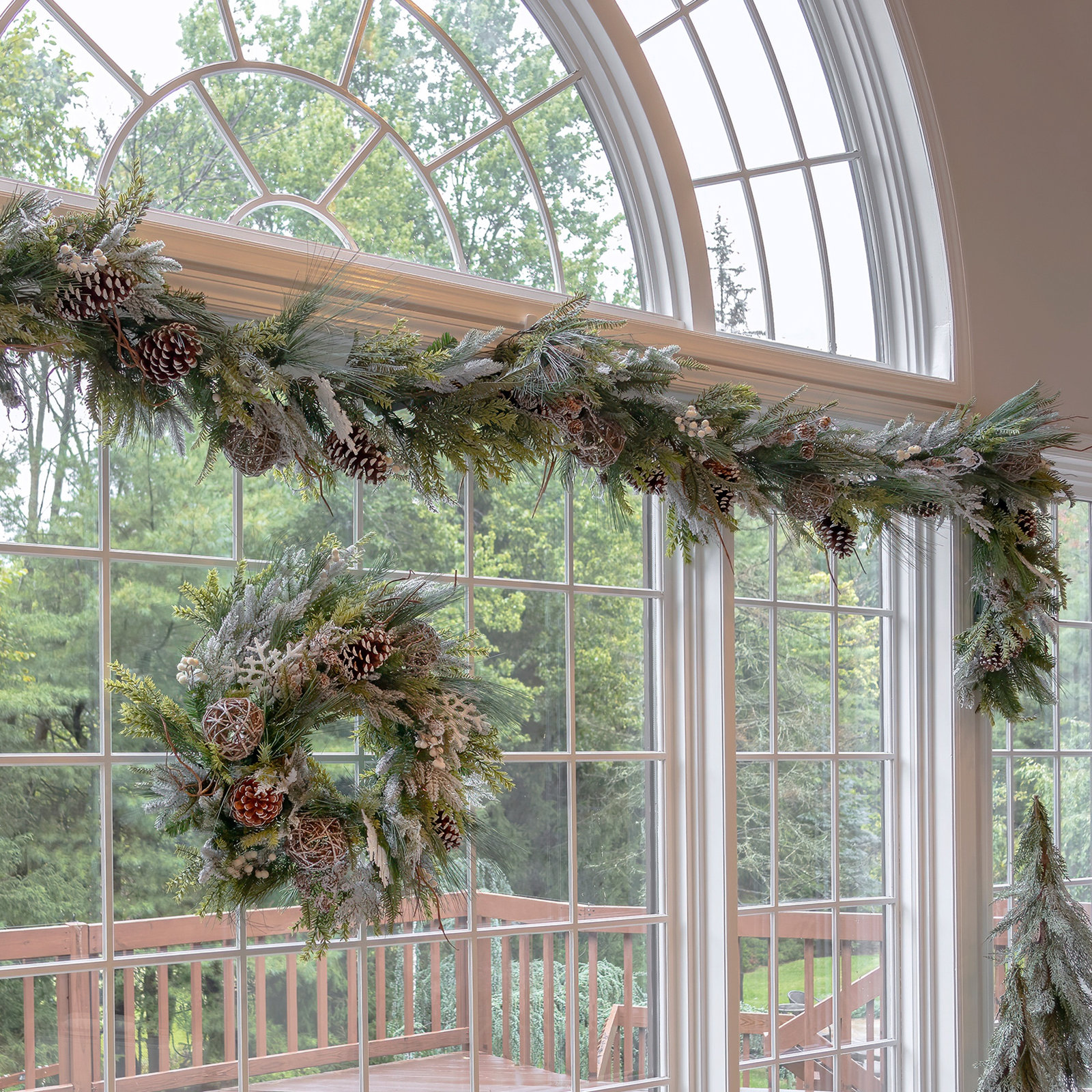 HGTV Cozy Winter Lighted Faux Pinecone Garland, 6'