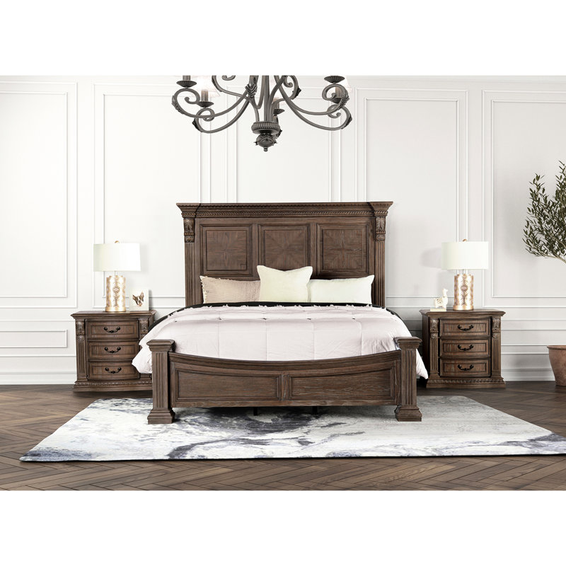Grand lit en bois massif avec tête de lit en chêne patiné, poteaux et détails remarquables pour la finition de la chambre à coucher, tête de lit au design exceptionnel