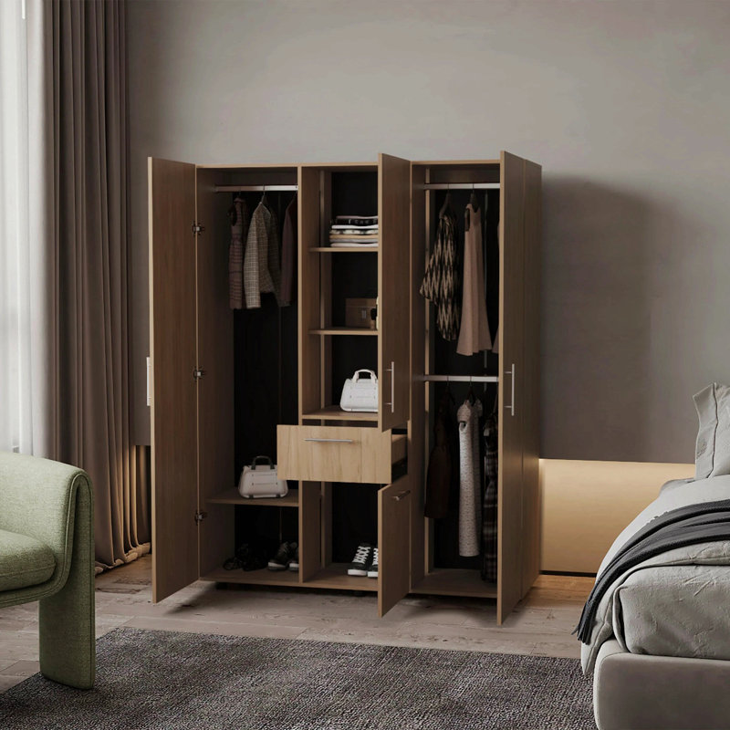 Armoire en chêne naturel avec plusieurs tiroirs