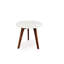 Table ronde en marbre blanc Carrara de 15 po avec pieds en noyer Oddone