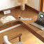 Bureau en bois massif brun en forme de L avec 3 tiroirs-108334086-108334084