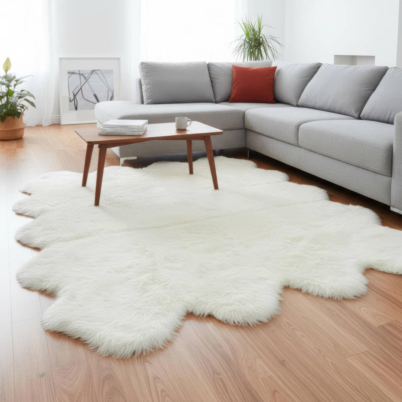 Tapis à poils longs ivoire Burgett, Nouveauté 5 pi 11 po x 7 pi