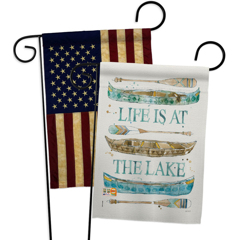 Drapeau de jardin en polyester 19 x 13 po Life At The Lake