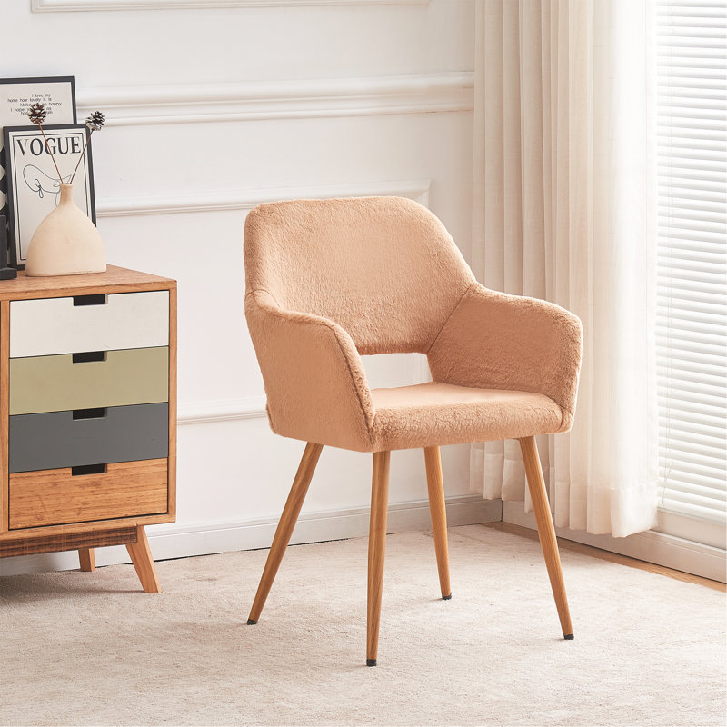 Fauteuil de coiffeuse en fausse fourrure confortable et élégant pour une expérience relaxante et agréable