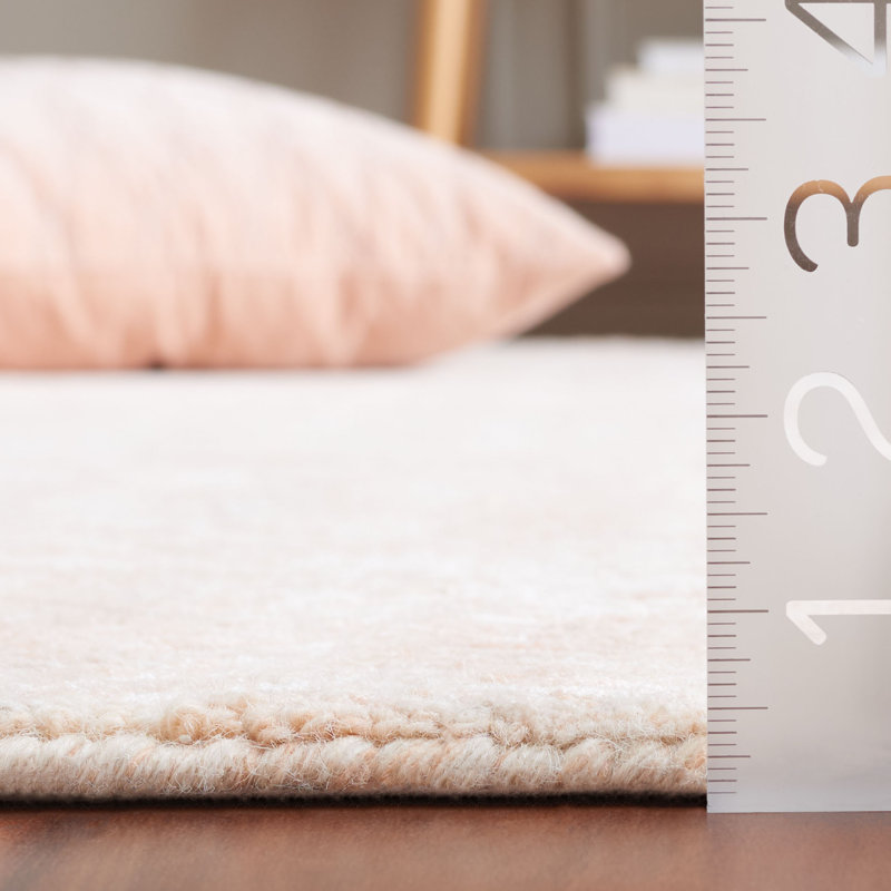 Brunilde Chevron Handmade Tufted Area Rug in Pink/Ivory, Round 6"