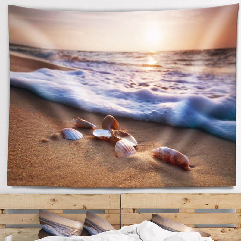 Vagues de plage approchant des coquillages sur une tapisserie de sable, H 32 po x l 39 po