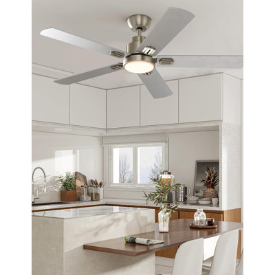 Ventilateurs de plafond d'intérieur 52 pouces avec lumières et télécommande, moteur CC réversible à 6 vitesses, lumière DEL à intensité variable 3 couleurs, minuterie, 5 pales