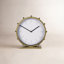 Horloge de table ronde en métal avec clous Waylon-689415787