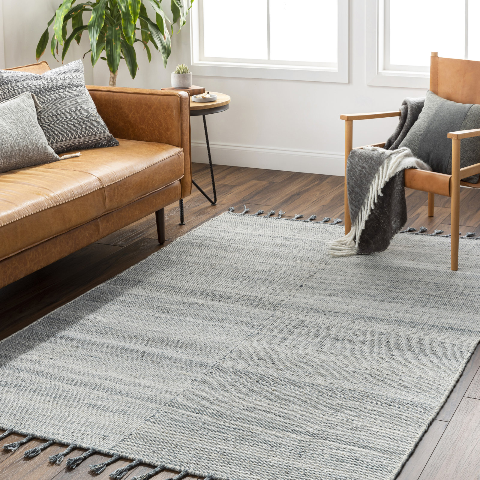 Hand-Woven Rug, Rectangle 5' x 7'6", Light Gray