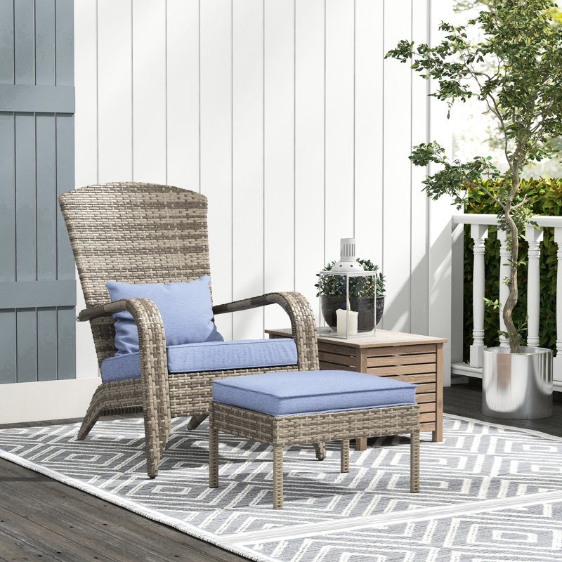 Chaise de jardin et design classique - mobilier gris avec chaise d'extérieur. Conception confortable, grand siège, toutes saisons, pour terrasse, porche, cour avant, jardin