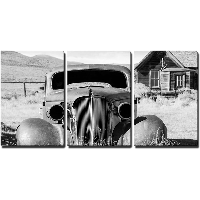 Vieille voiture abandonnée en noir et blanc a vu des jours meilleurs - 3 pièces, impression sur toile tendue