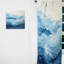 Rideau en velours bleu et blanc Myah - Modern Waves Of The Coast I - Coastal Minimalisme-384708094