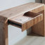 Console rustique en bois avec tiroir - Design minimaliste, texture nervurée et finition naturelle