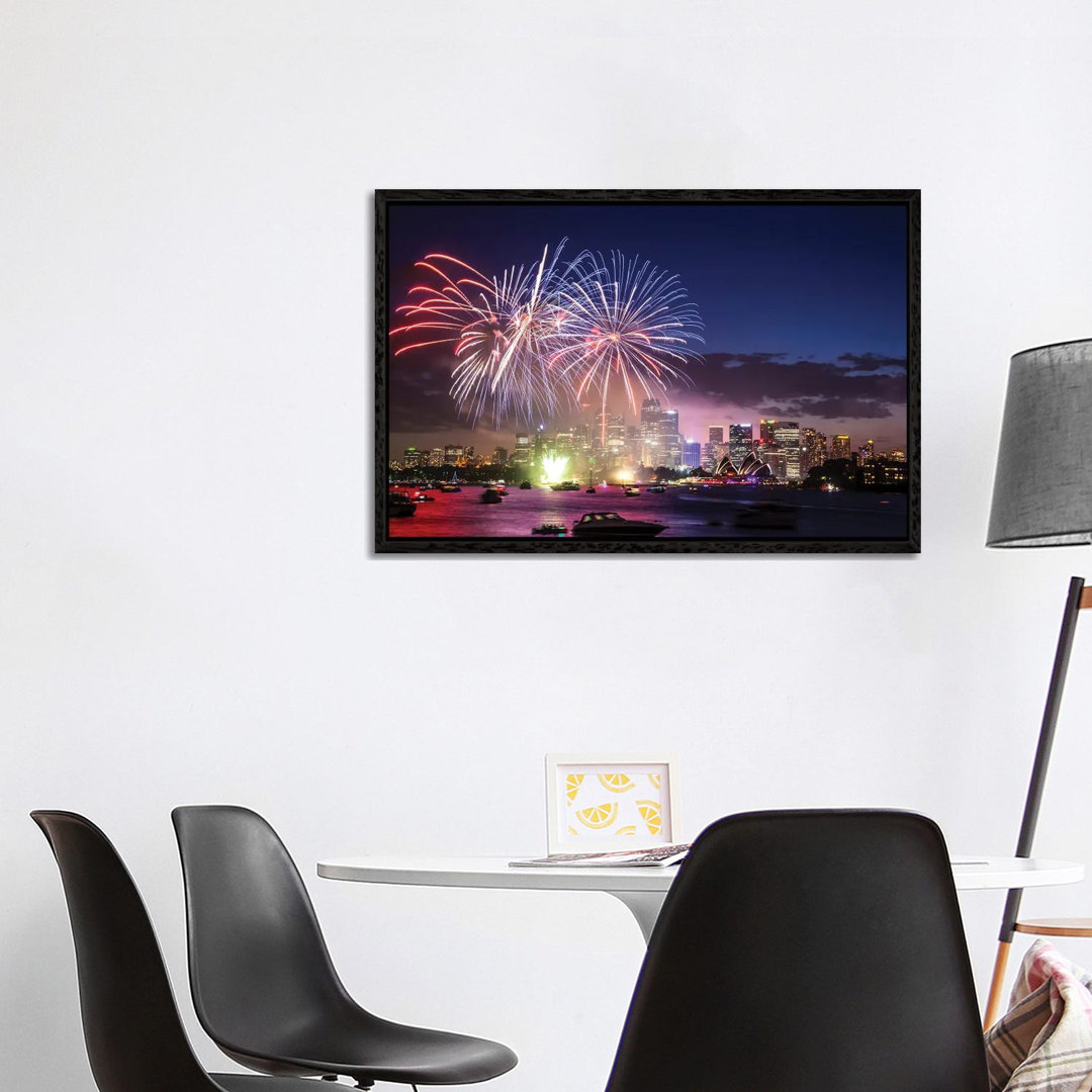 Sydney Fireworks I von Matteo Colombo - Galerie-verpackte Leinwand Giclée auf Leinwand