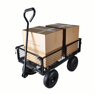Les chariots de chariot de jardin facilitent le transport du bois de chauffage