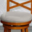 Tabouret pivotant à hauteur de comptoir de 24 po avec siège en tissu beige - option tendance Support délicat