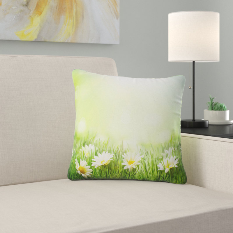 Spring Meadow with Daisies - Coussin imprimé floral, 18 po x 18 po, Coussin décoratif