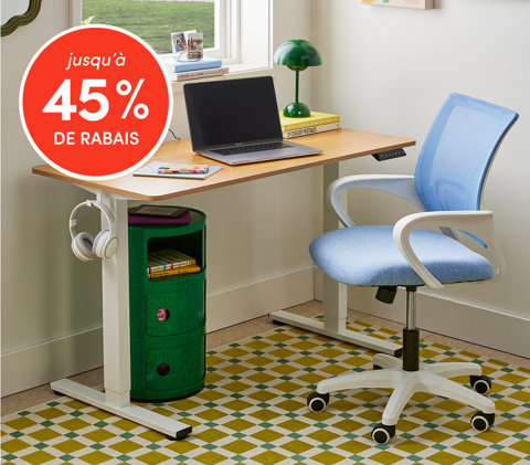 Bureaux jusqu'à 45 % de rabais avec bureau en bois, ordinateur portable et chaise de bureau bleue