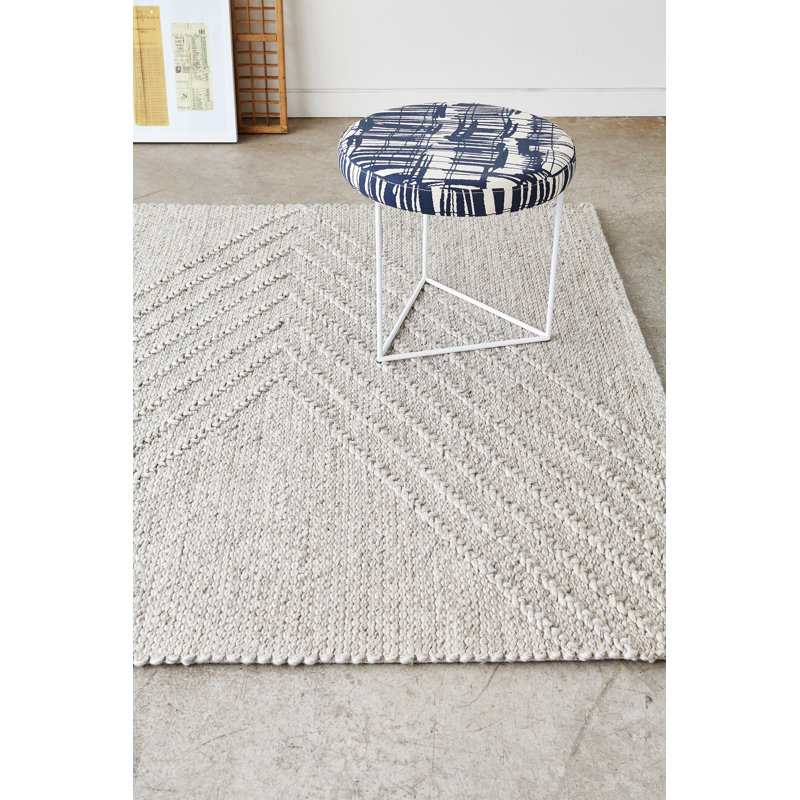 Avro Wool Area Rug in Lilac, Rectangle 5' x 8'