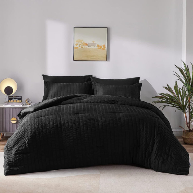 BLACK QUEEN-SIZE BED ENSEMBLE