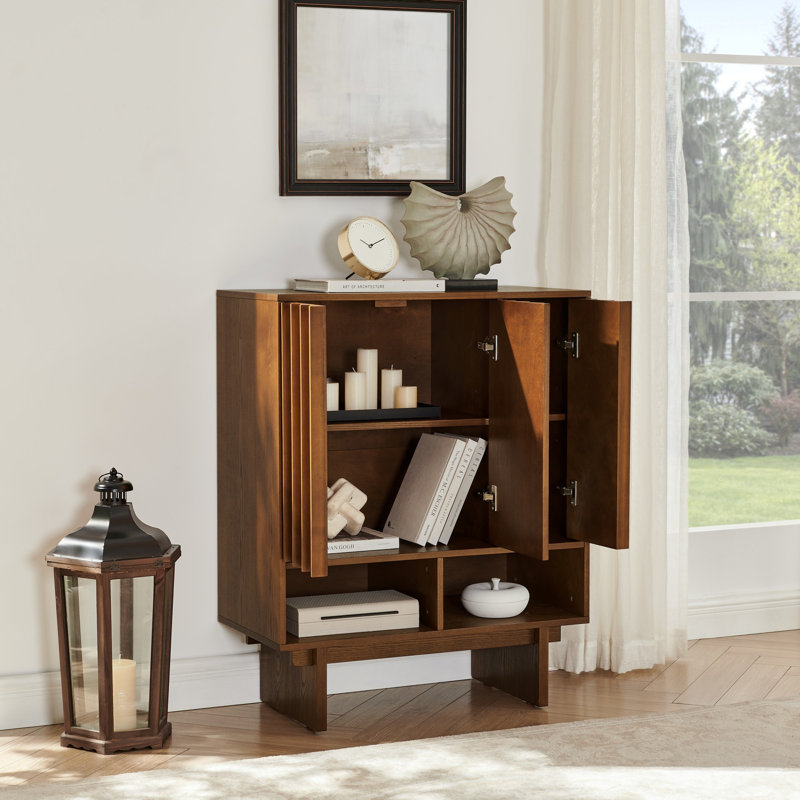 Buffet/crédence de style milieu du siècle, à panneaux verticaux de 80 cm (31,6 po), avec 3 portes et étagères ouvertes, idéal pour le salon ou l'entrée.