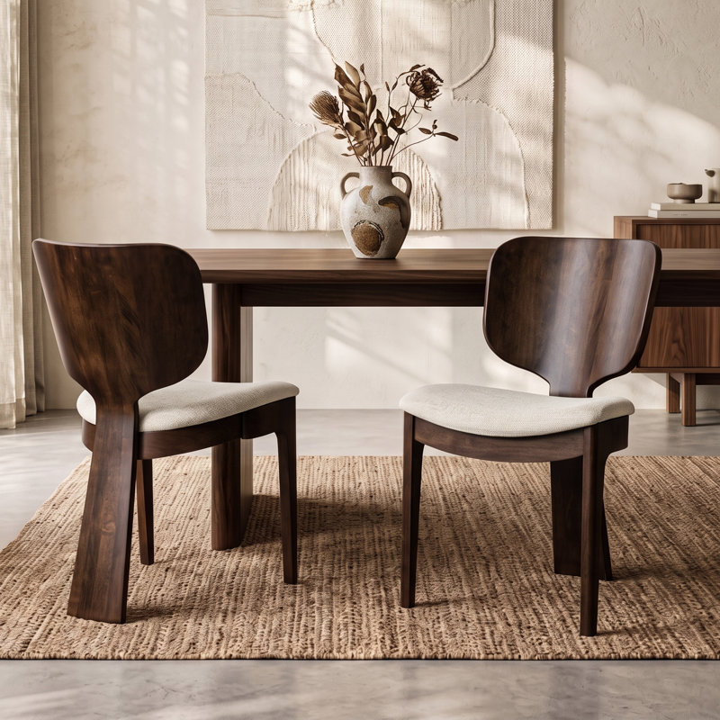 Chaise d'appoint en bois massif Rozella avec dossier incurvé sculpté