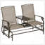 Banc oscillant d'extérieur avec table centrale, causeuse de patio à structure en métal avec tissu maillé respirant et accoudoirs pour la véranda de jardin-118043453