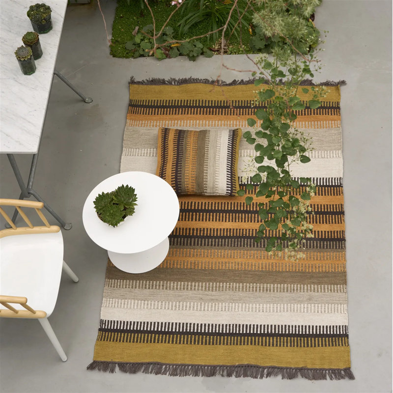 Muturi Natural Outdoor Rug, Rectangle 5'3" x 8'6"