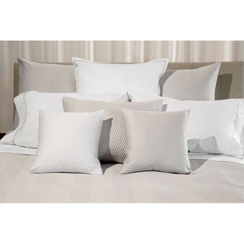 Letizia Sham, Standard, Pearl