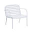 Ensemble de 3 fauteuils de jardin avec structure et coussins blancs en PP - 2 fauteuils club, confortable et facile à déplacer grâce à sa structure et ses coussins, revêtement respirant et facile à ranger.